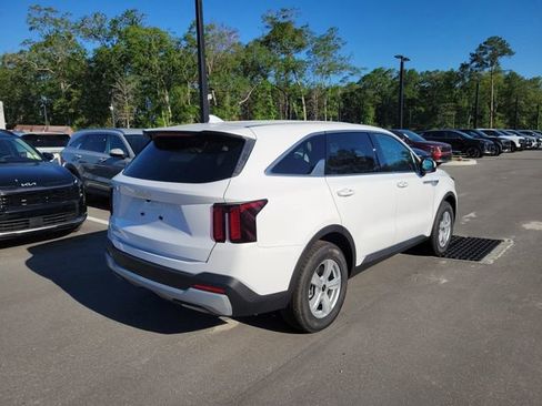 New 2026 Kia Sorento LX FWD image 2