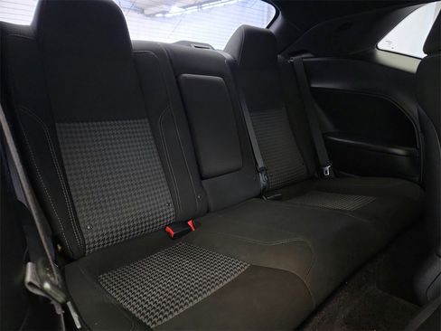 Used 2016 Dodge Challenger R/T image 22