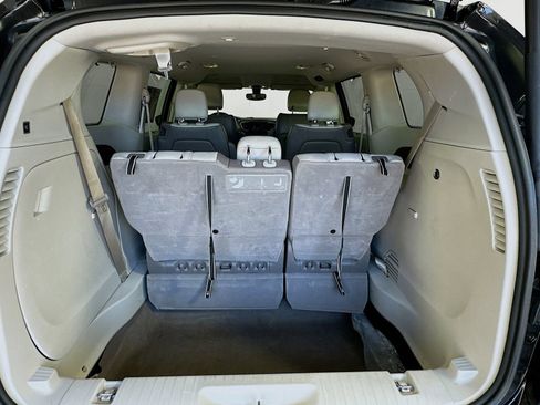 Used 2019 Chrysler Pacifica Touring-L FWD image 24