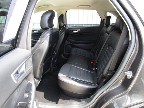 Used 2017 Ford Edge SEL w/ Equipment Group 201A AWD/4WD image 10
