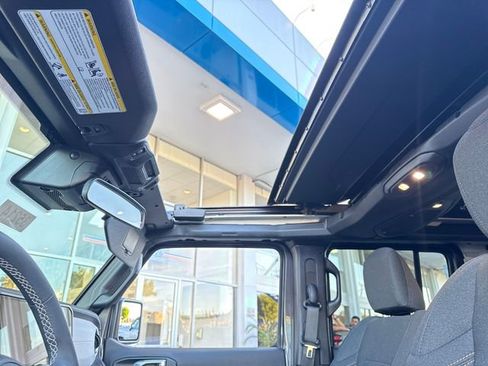 Used 2025 Jeep Wrangler Unlimited Sahara w/ Safety Group image 20