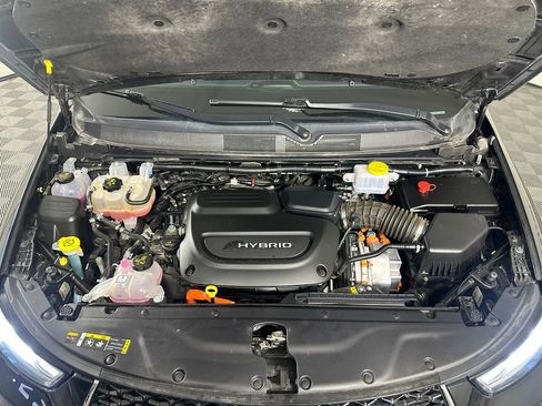 Used 2023 Chrysler Pacifica Touring-L FWD image 11