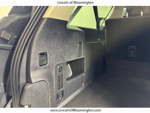 Used 2025 Lincoln Navigator L Reserve AWD/4WD image 56