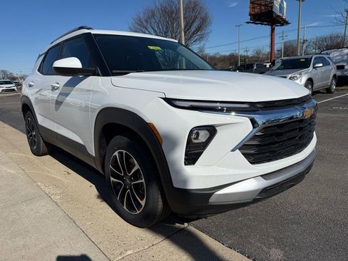 New 2026 Chevrolet TrailBlazer LT w/ Convenience Package FWD image 3