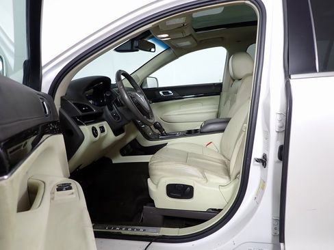 Used 2019 Lincoln MKT Standard image 20