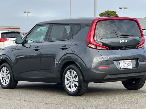 Used 2022 Kia Soul LX image 7