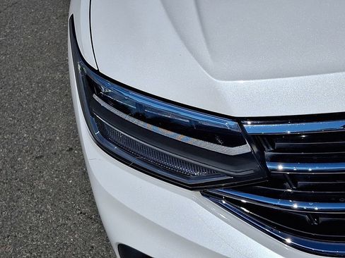 Certified 2023 Volkswagen Tiguan SE FWD image 9