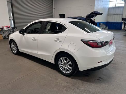 Used 2017 Toyota Yaris iA image 5