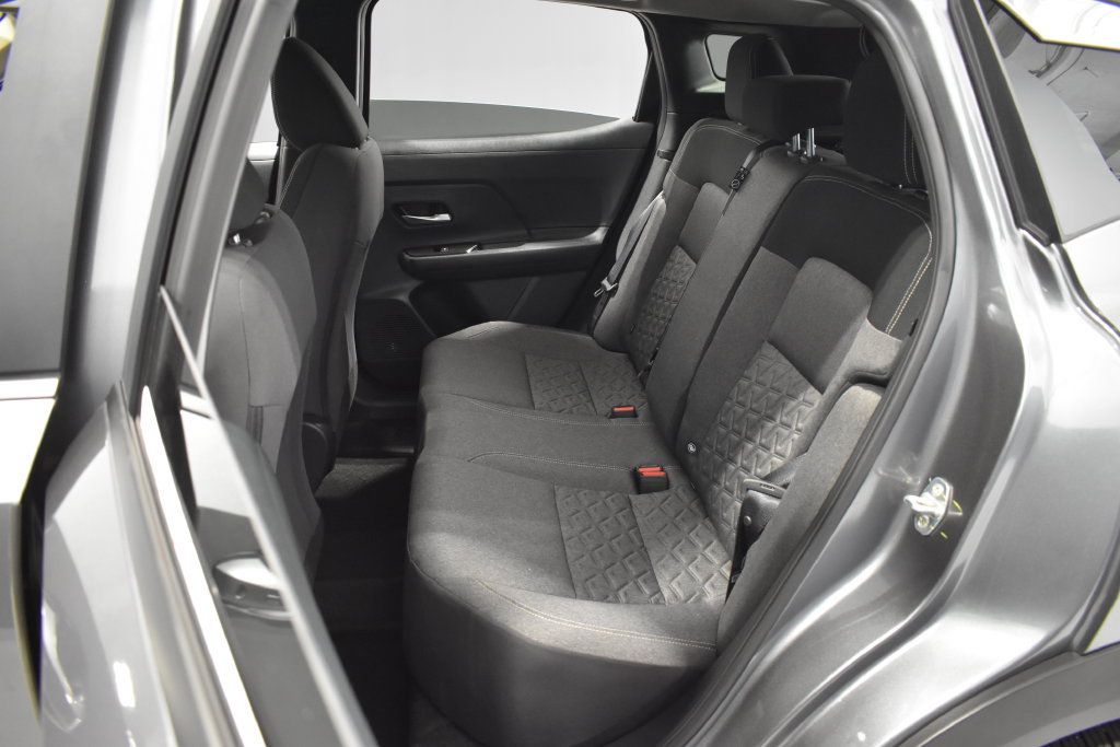 Used 2025 Nissan Kicks SV AWD/4WD image 29