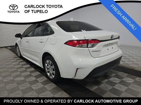 Used 2025 Toyota Corolla LE FWD image 5