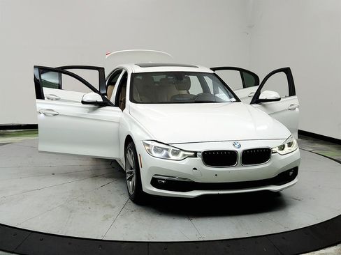Used 2018 BMW 330i Sedan RWD image 10