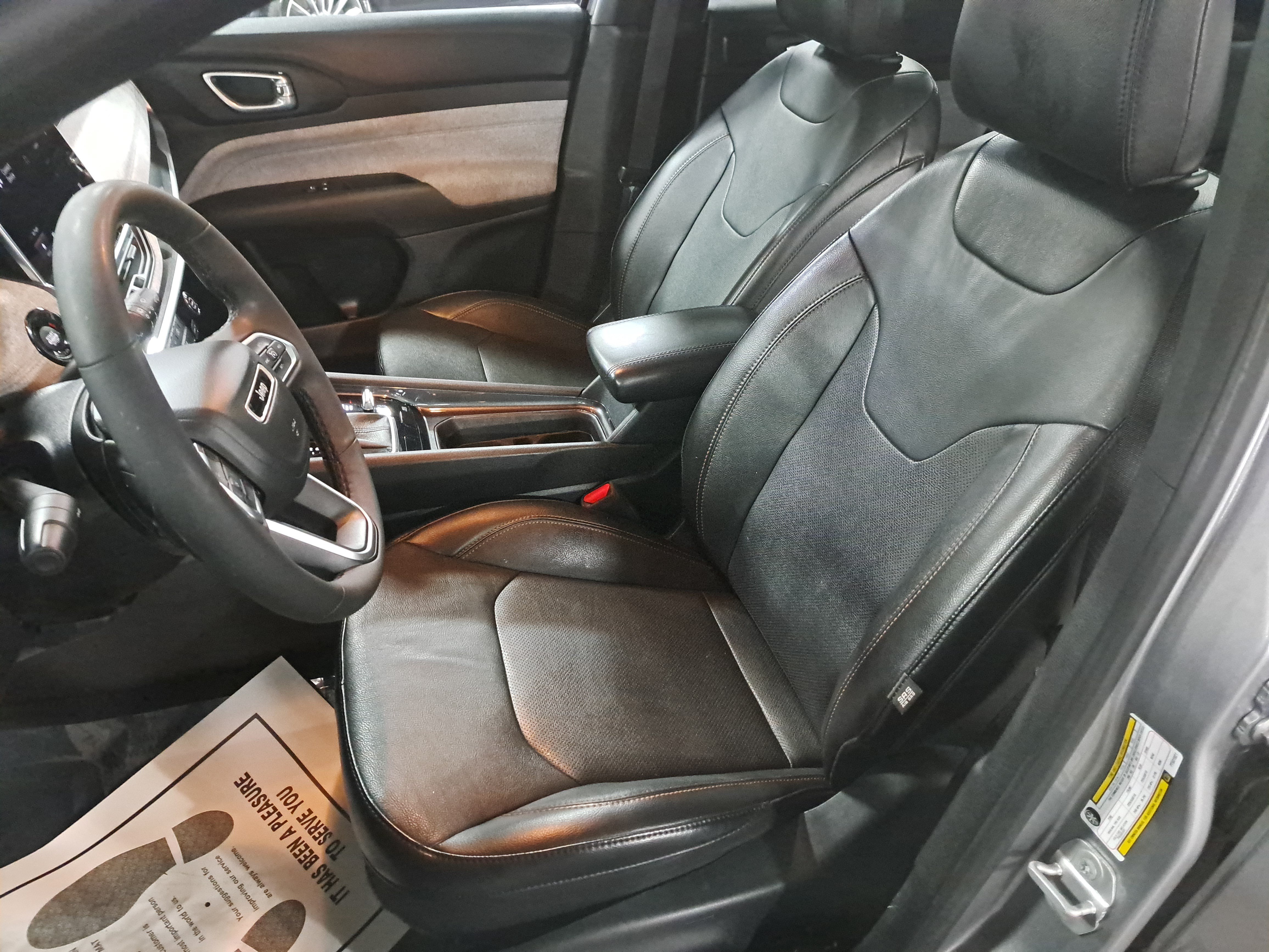 Used 2023 Jeep Compass Latitude w/ Sun and Sound Group AWD/4WD image 35