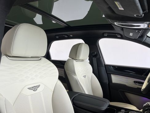 Certified 2025 Bentley Bentayga image 26