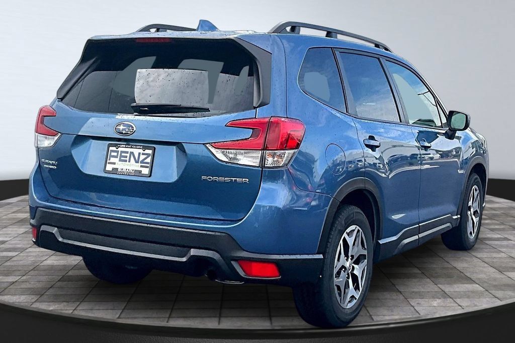 Used 2023 Subaru Forester Premium AWD/4WD image 6