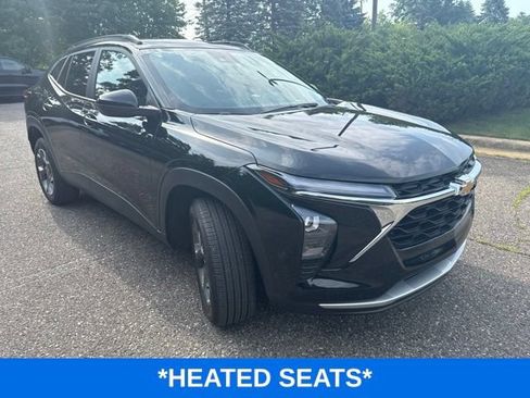 Used 2024 Chevrolet Trax LT FWD image 2