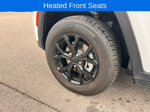 Used 2024 Jeep Grand Cherokee Altitude RWD image 10