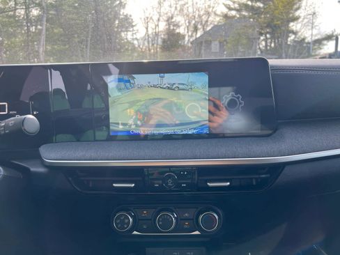 Used 2025 Nissan Kicks SV image 28