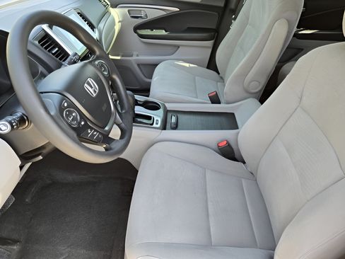 Used 2017 Honda Pilot EX image 9