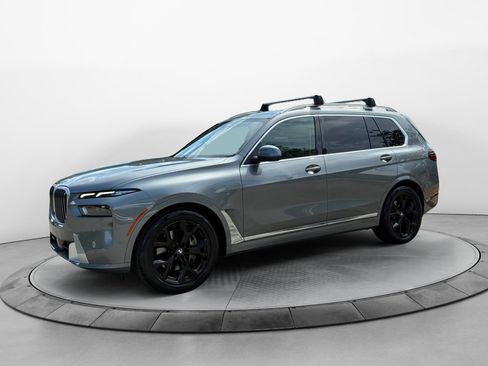 Used 2023 BMW X7 xDrive40i w/ Premium Package AWD/4WD image 3