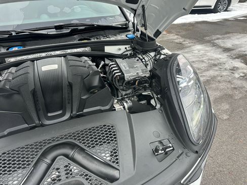 Used 2023 Porsche Macan S image 9