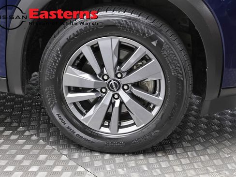 Used 2025 Nissan Pathfinder SV FWD image 31