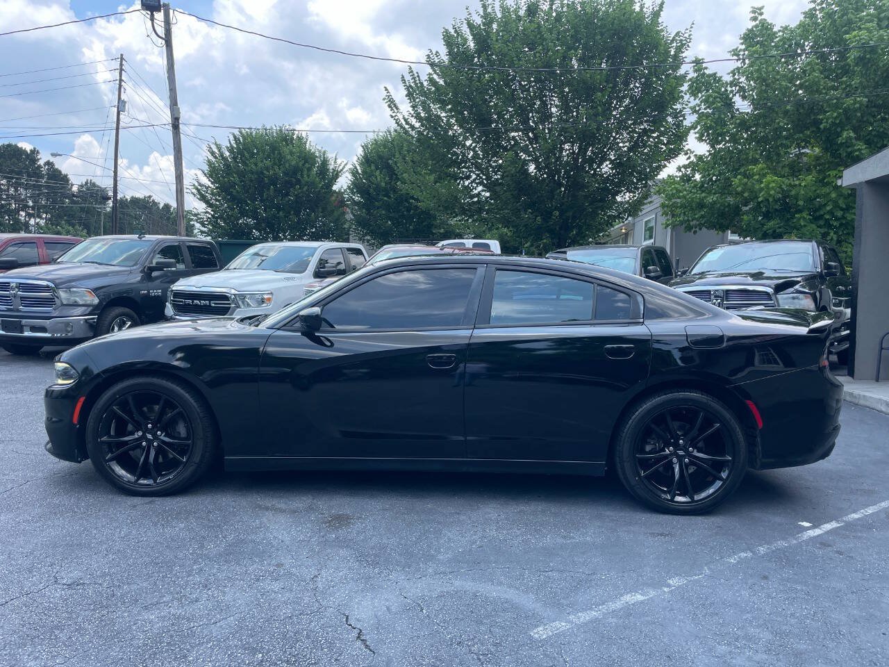 Used 2017 Dodge Charger R/T w/ Navigation & Travel Group RWD image 9