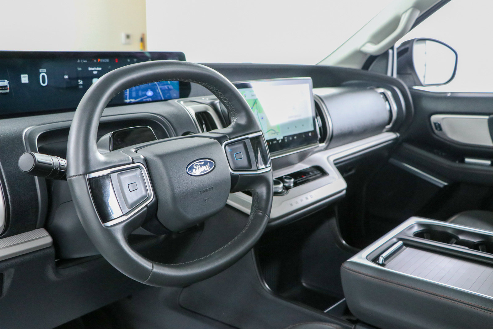 Used 2025 Ford Expedition Active AWD/4WD image 24