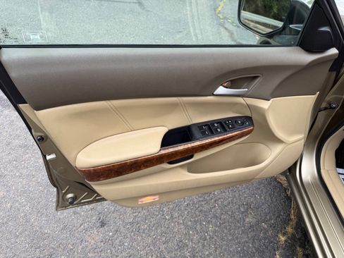 Used 2009 Honda Accord EX-L image 9