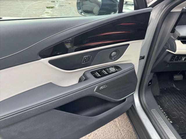Certified 2025 Lincoln Nautilus Reserve AWD/4WD image 17