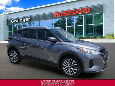 Used 2021 Nissan Kicks SV FWD image 1