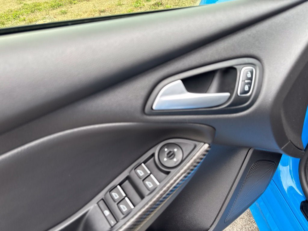 Used 2017 Ford Focus RS AWD/4WD image 26