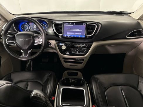 Used 2023 Chrysler Pacifica Touring-L FWD image 34