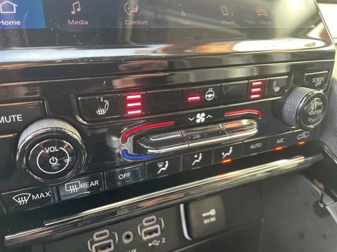 Certified 2023 Jeep Grand Cherokee Limited w/ Trailer Tow Prep Group (B) image 4