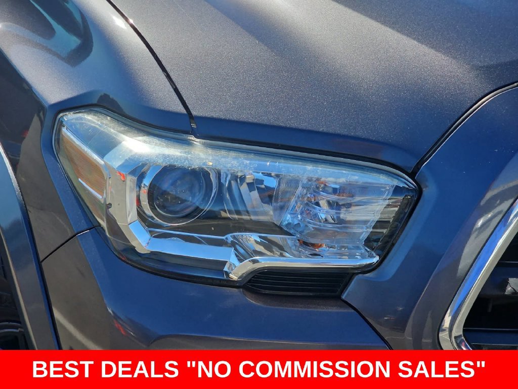 Used 2017 Toyota Tacoma SR5 w/ Tow Package RWD image 32