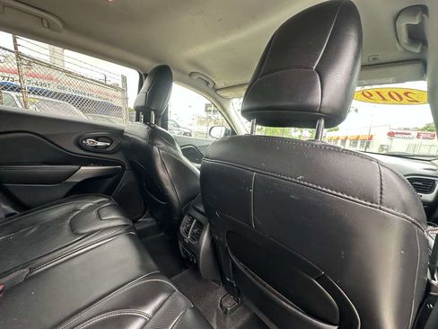 Used 2019 Jeep Cherokee Limited AWD/4WD image 32