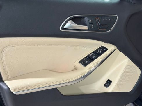 Used 2015 Mercedes-Benz GLA 250 image 12