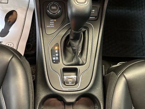 Used 2020 Jeep Cherokee Latitude Plus w/ Cold Weather Group image 23