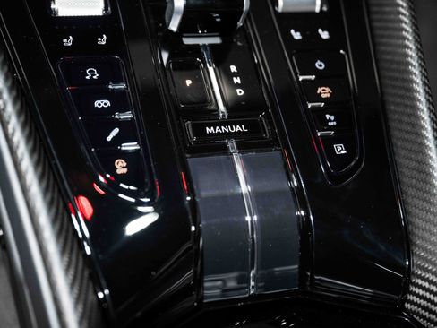 Used 2024 Aston Martin DB12 Coupe image 31