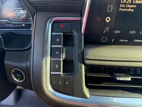 Used 2023 GMC Yukon SLT w/ SLT Luxury Package AWD/4WD image 39