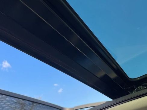 Used 2017 Lincoln Continental Select w/ Climate Package image 13