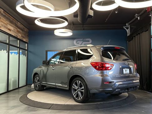 Used 2017 Nissan Pathfinder Platinum AWD/4WD image 5