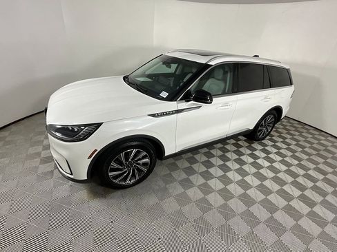 Used 2025 Lincoln Aviator Premiere w/ Equipment Group 101A image 9