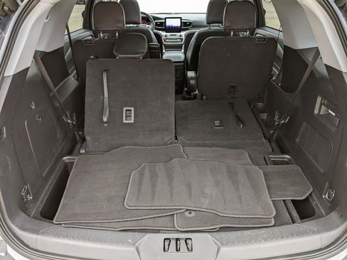 Used 2022 Ford Explorer XLT w/ Equipment Group 202A image 26