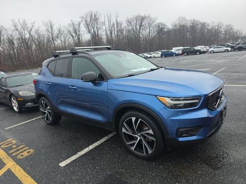 Used 2020 Volvo XC40 T5 R-Design image 1