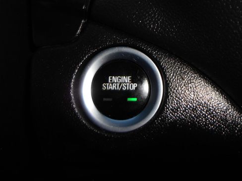 Used 2019 Chevrolet Equinox LT w/ Driver Convenience Package image 18