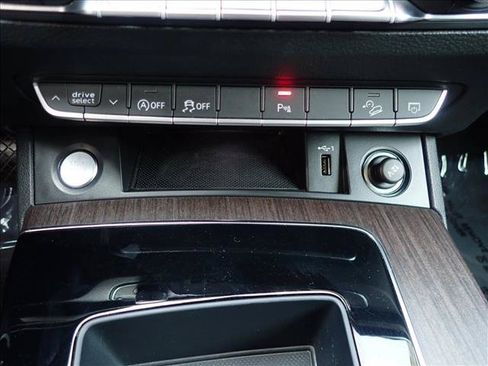 Used 2022 Audi Q5 2.0T Premium w/ Convenience Package AWD/4WD image 23