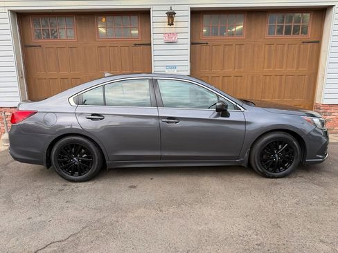 Used 2019 Subaru Legacy 2.5i Premium AWD/4WD image 2