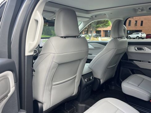 New 2026 Ford Explorer Active w/ Active Comfort Package AWD/4WD image 17