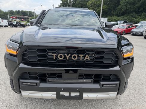 Used 2025 Toyota 4Runner Trailhunter AWD/4WD image 2