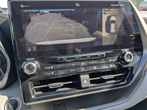 Used 2020 Toyota Highlander Limited image 14